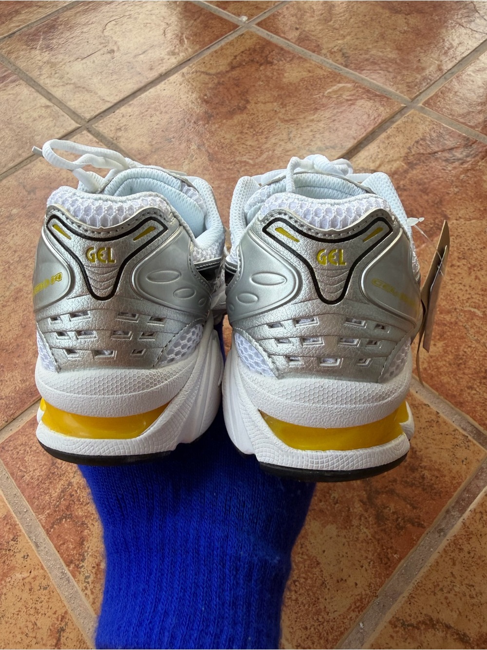 Size 7 Men’s And Women’s 8.5 - Asics Gel Kayano 14 Yellow - Picture 3 of 7